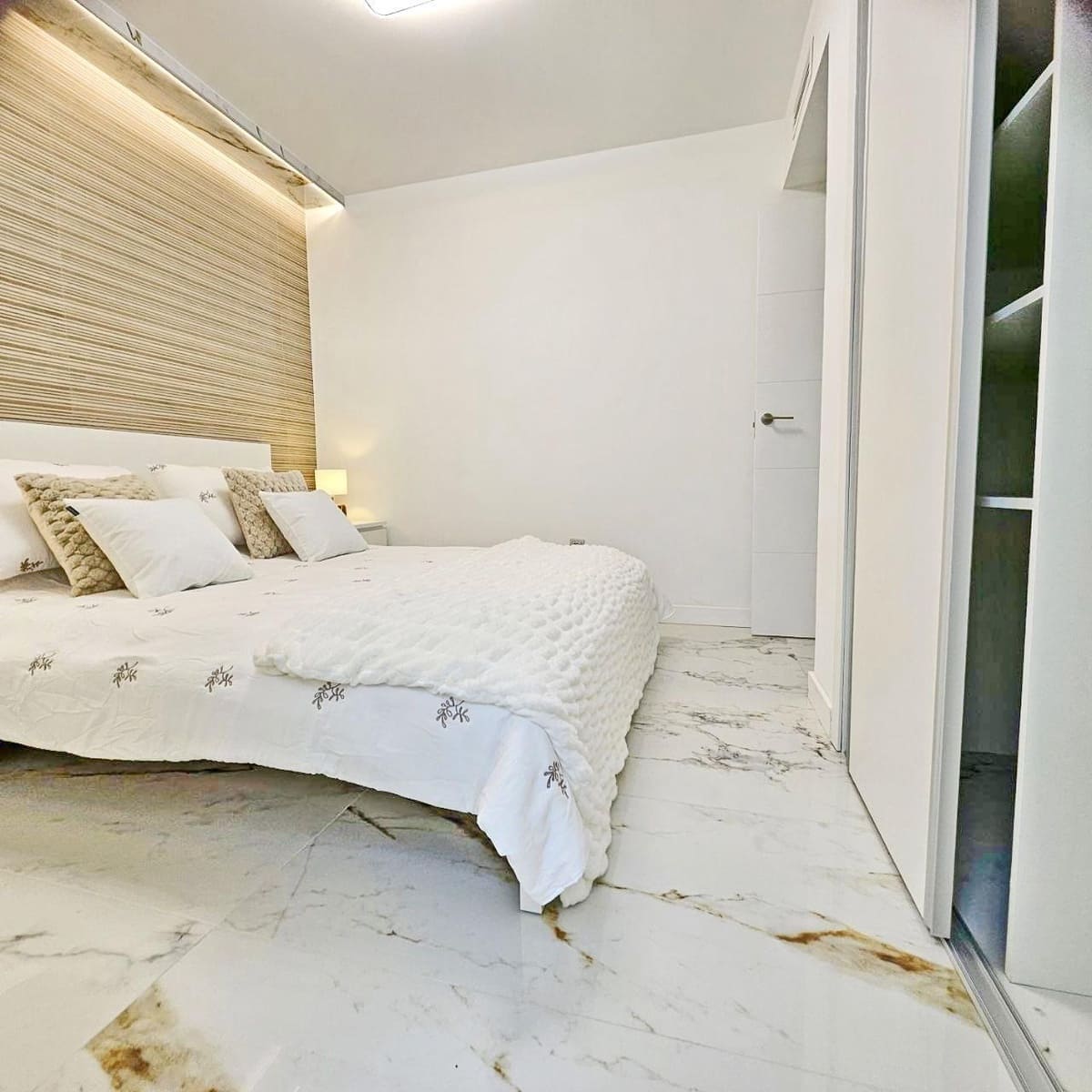 2 soveværelse Lejlighed til salg i Torrevieja med swimmingpool - € 155.900 (Ref: 10169311)