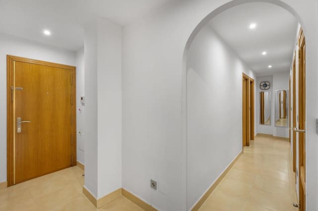 4 soveværelse Lejlighed til salg i Centro - Muelle Pesquero, Torrevieja - € 199.900 (Ref: 10176132)