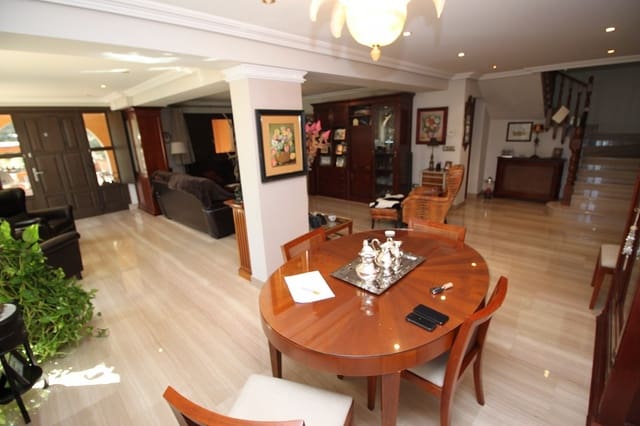 4 bedroom Villa for sale in Monóvar / Monóver with garage - € 499,995 (Ref: 5468229)