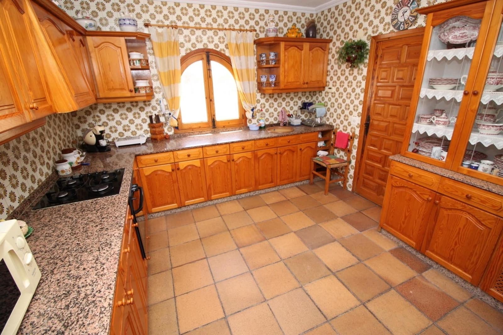 5 bedroom Villa for sale in Agost with pool garage - € 599,995 (Ref: 5468235)