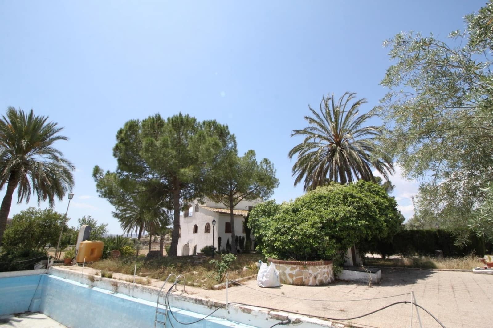 5 bedroom Villa for sale in Agost with pool garage - € 599,995 (Ref: 5468235)