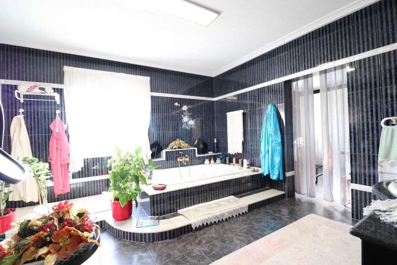 Chalet de 5 habitaciones en Torrevieja en venta con piscina garaje - 780.000 € (Ref: 7233450)