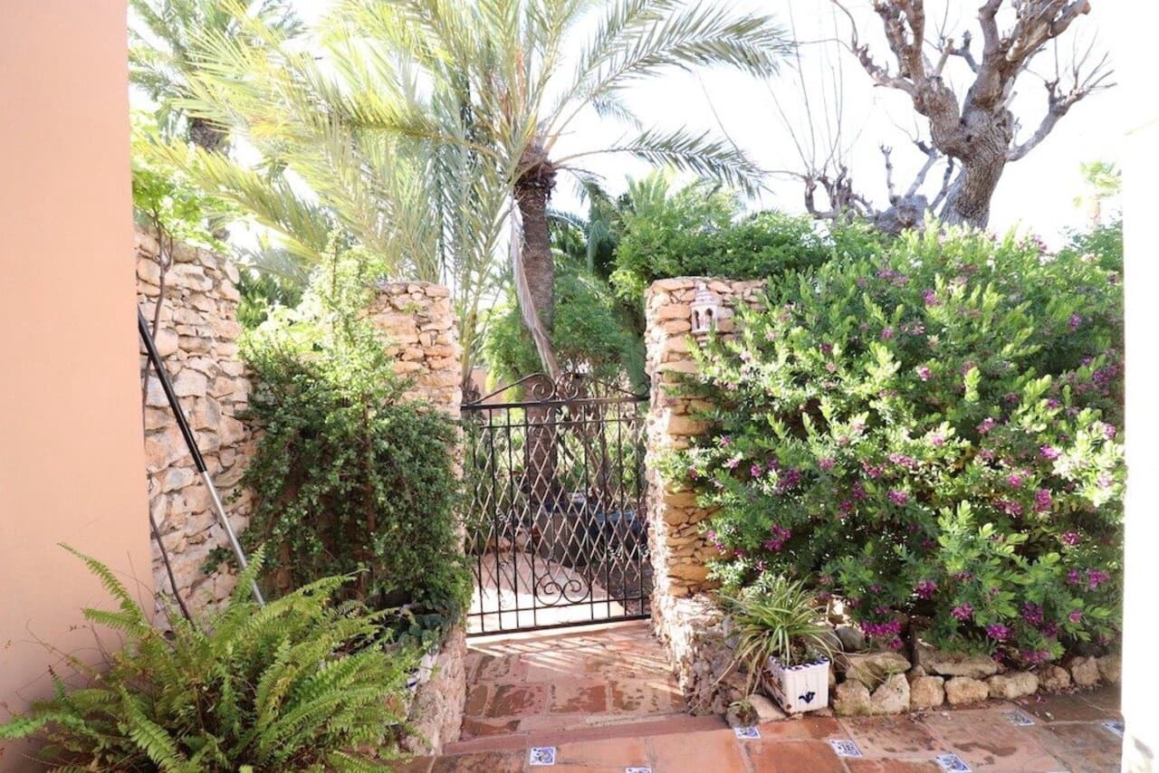 Chalet de 5 habitaciones en Torrevieja en venta con piscina garaje - 780.000 € (Ref: 7233450)