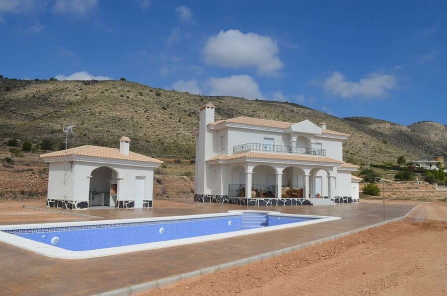 3 bedroom Villa for sale in Pinoso with pool - € 275,000 (Ref: 7563575)