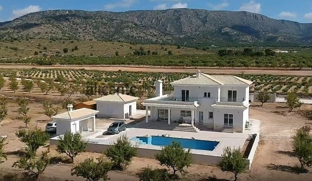3 bedroom Villa for sale in Pinoso with pool - € 275,000 (Ref: 7563575)