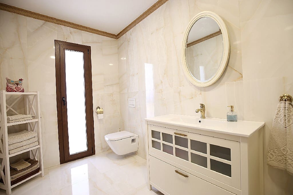 4 Zimmer Villa zu verkaufen in Ciudad Quesada mit Pool - 895.000 € (Ref: 7736060)