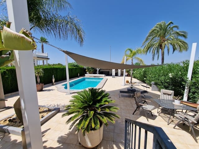 Chalet de 4 habitaciones en San Fulgencio en venta con piscina - 515.000 € (Ref: 7747882)