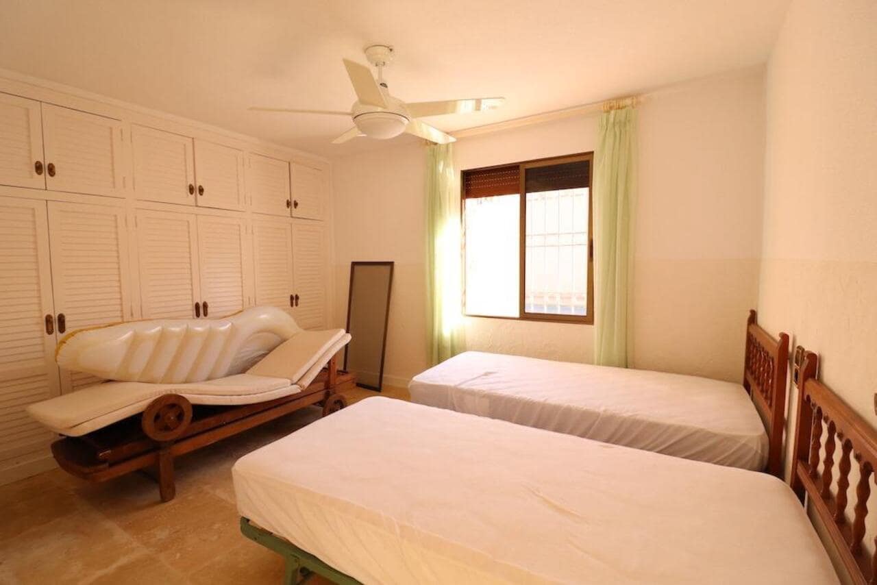 5 bedroom Villa for sale in Cabo Roig with pool garage - € 760,000 (Ref: 7884533)