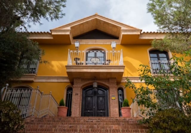 5 bedroom Villa for sale in Ciudad Quesada with pool garage - € 995,000 (Ref: 7937707)
