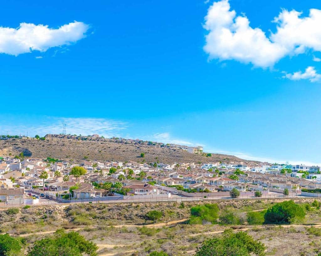 Chalet de 4 habitaciones en Benijófar en venta - 500.000 € (Ref: 8037426)