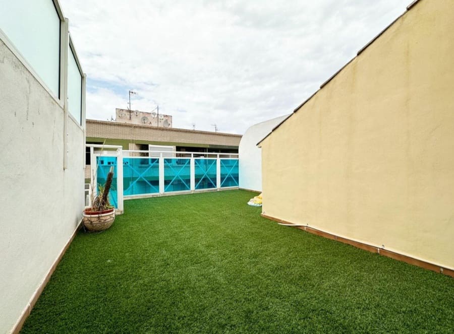 3 bedroom Apartment for sale in Guardamar del Segura - € 180,000 (Ref: 8048037)