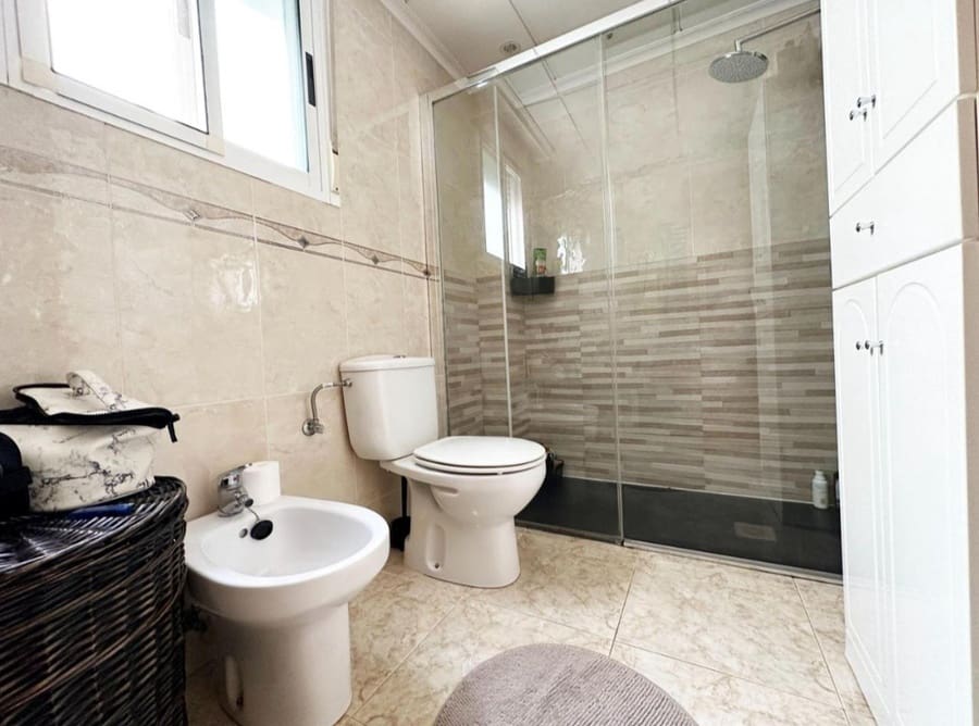 3 bedroom Apartment for sale in Guardamar del Segura - € 180,000 (Ref: 8048037)