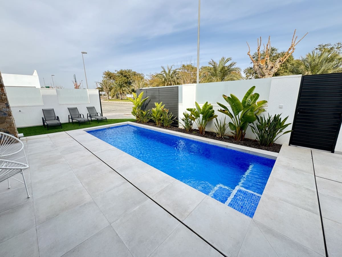 3 bedroom Villa for sale in Pilar de la Horadada with pool - € 429,950 (Ref: 8059852)