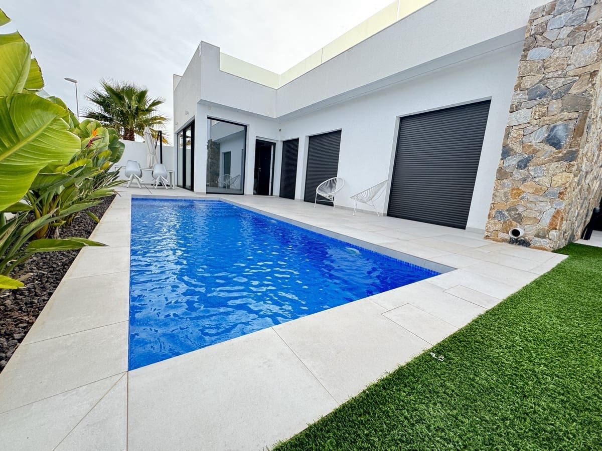 3 bedroom Villa for sale in Pilar de la Horadada with pool - € 429,950 (Ref: 8059852)