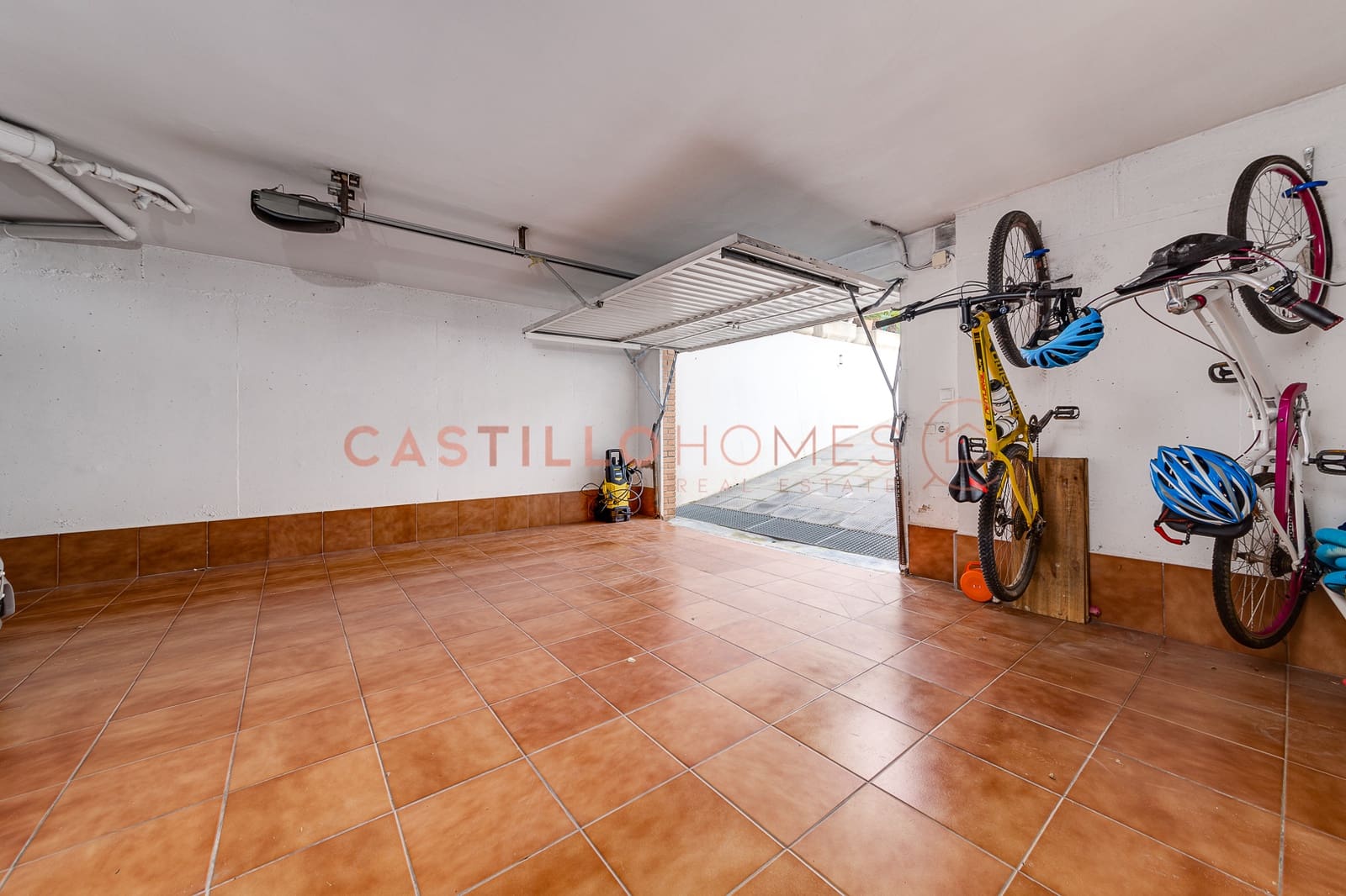 5 bedroom Townhouse for sale in Torrevieja with pool garage - € 1,599,000 (Ref: 8059889)