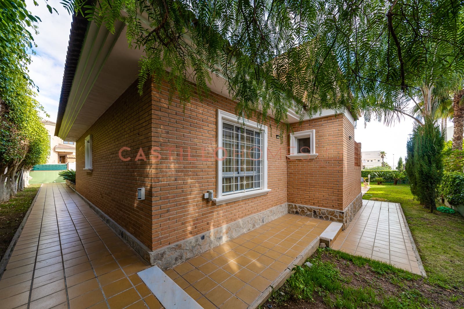 5 bedroom Townhouse for sale in Torrevieja with pool garage - € 1,599,000 (Ref: 8059889)