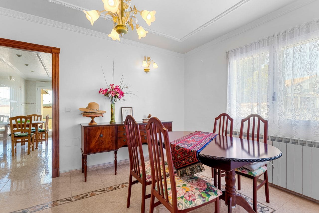 4 soverom Villa til salgs i Almoradi med svømmebasseng garasje - € 529 000 (Ref: 8116580)