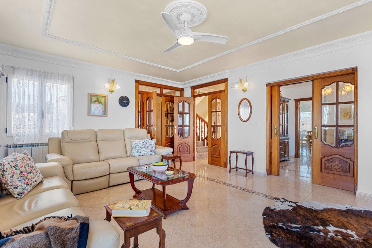 4 soverom Villa til salgs i Almoradi med svømmebasseng garasje - € 529 000 (Ref: 8116580)