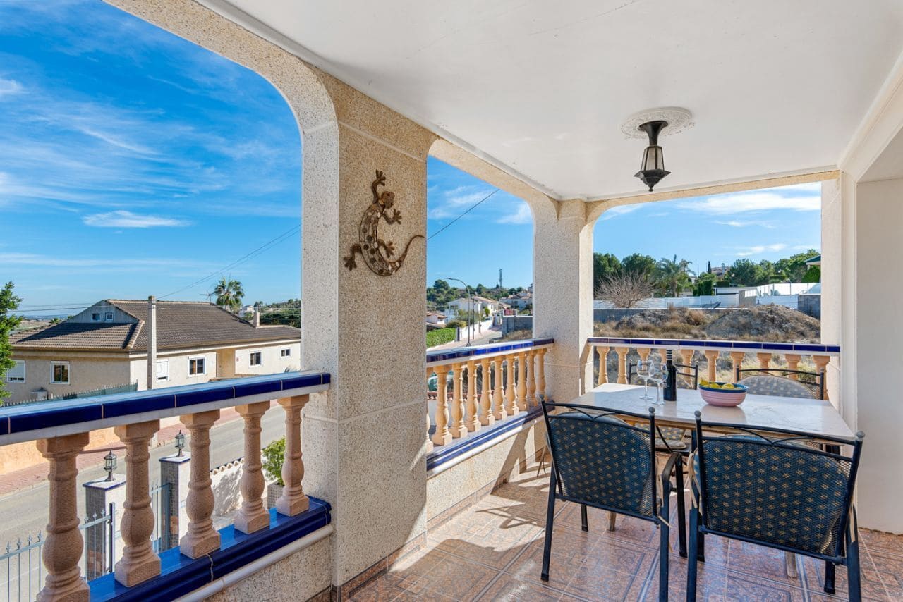 4 soverom Villa til salgs i Almoradi med svømmebasseng garasje - € 529 000 (Ref: 8116580)