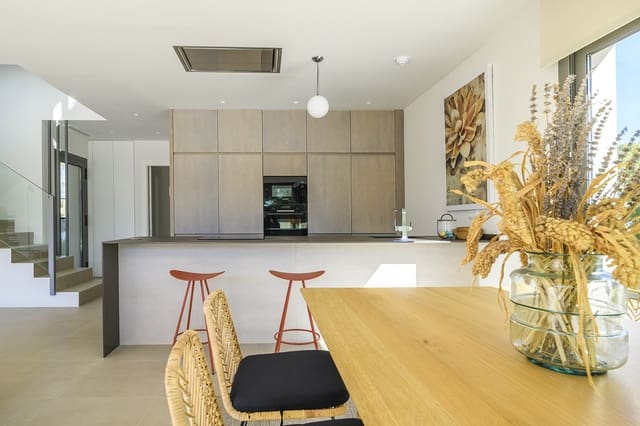 3 bedroom Villa for sale in Las Colinas Golf, Orihuela with pool - € 817,000 (Ref: 8123306)