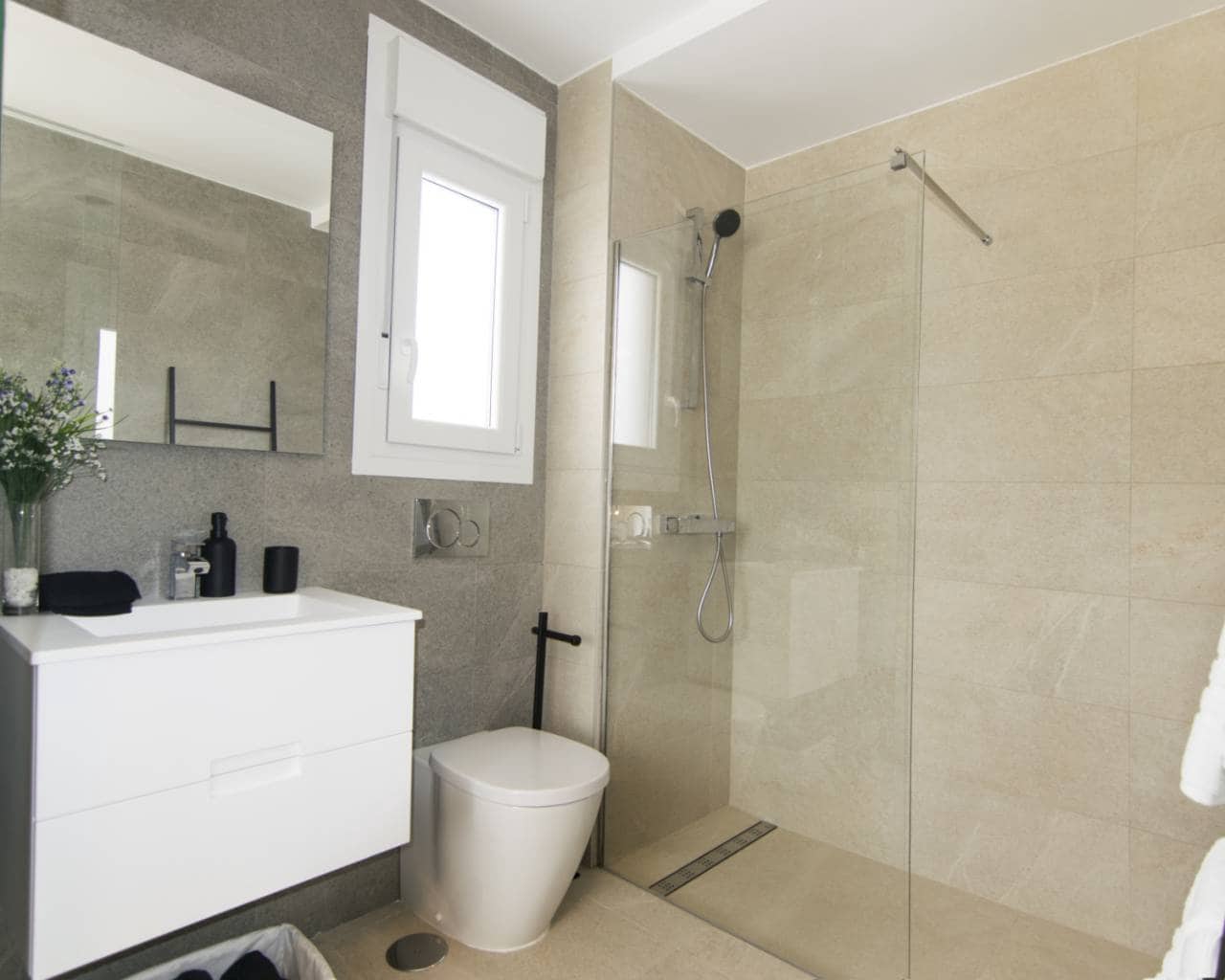 3 bedroom Villa for sale in Los Montesinos with pool - € 349,000 (Ref: 8145457)