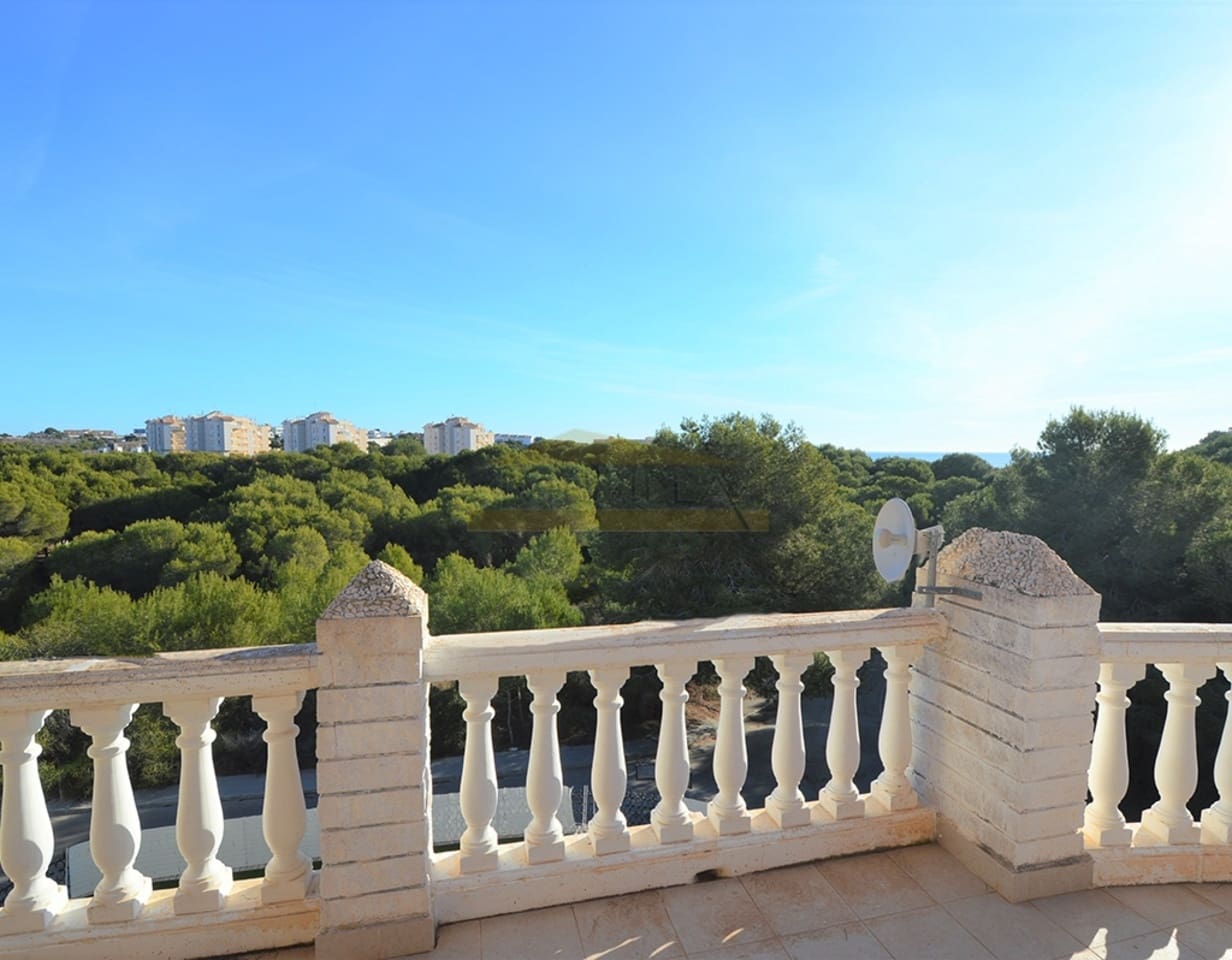 10 bedroom Villa for sale in Campoamor with pool garage - € 1,100,000 (Ref: 8216678)