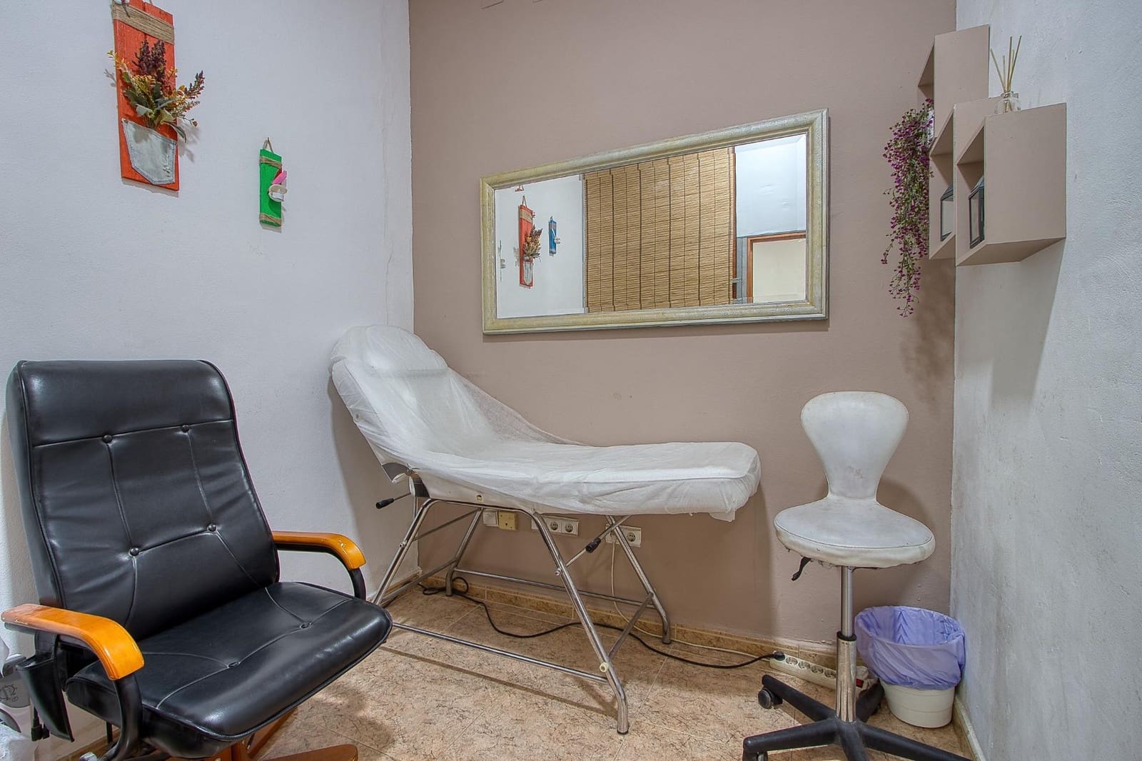 Kommersiell til salgs i Torrevieja - € 110 000 (Ref: 8277308)