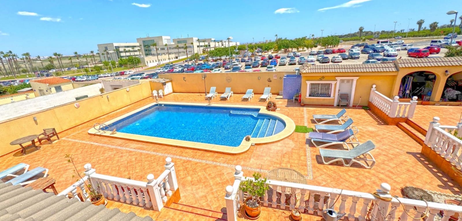 6 Zimmer Villa zu verkaufen in Torrevieja mit Pool - 610.000 € (Ref: 8373944)