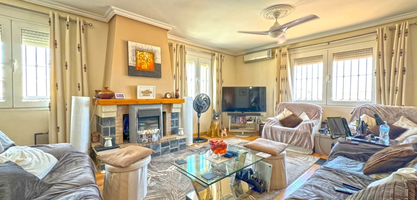 6 Zimmer Villa zu verkaufen in Torrevieja mit Pool - 610.000 € (Ref: 8373944)