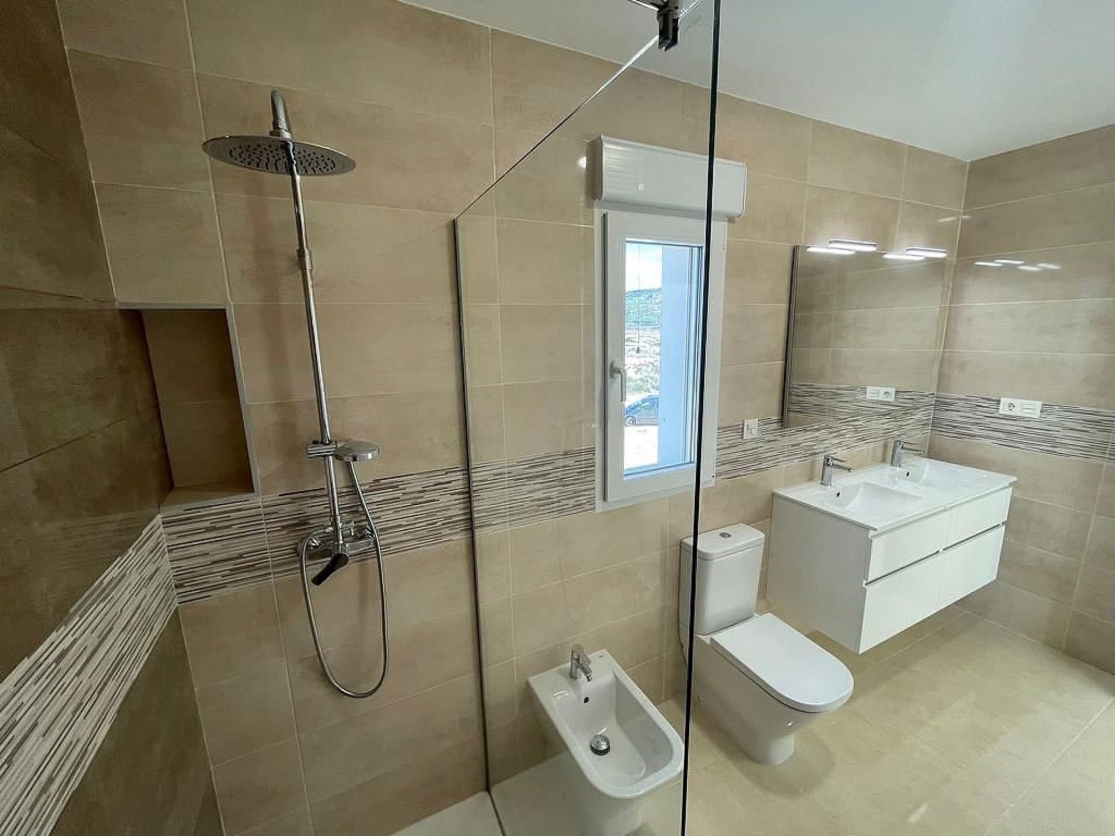 6 bedroom Villa for sale in Pinoso with garage - € 611,000 (Ref: 8397328)