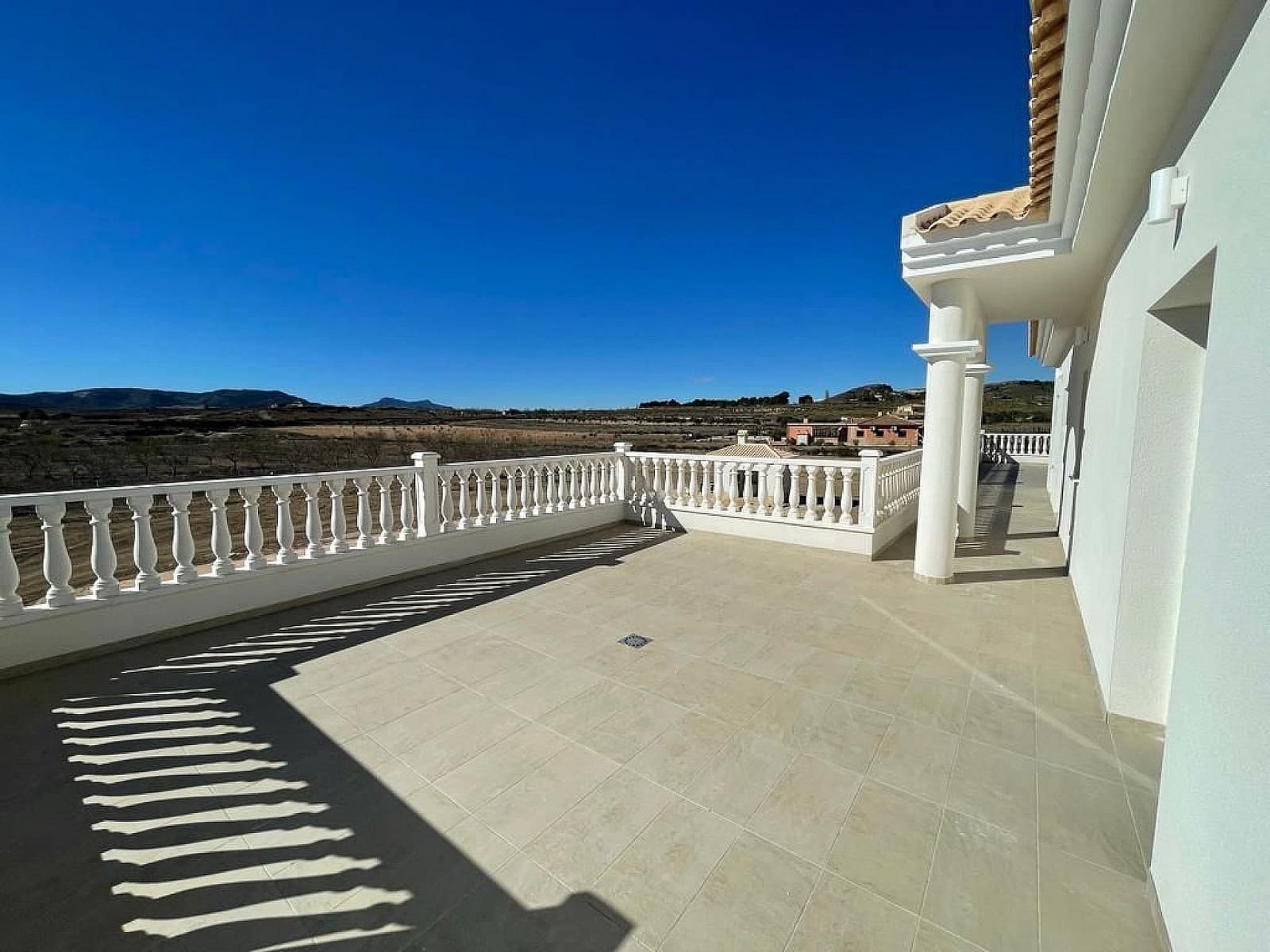 6 bedroom Villa for sale in Pinoso with garage - € 611,000 (Ref: 8397328)