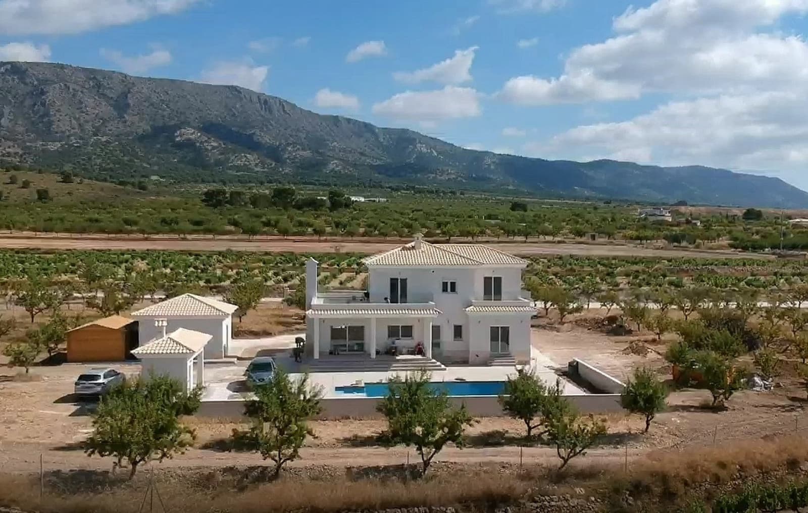 4 bedroom Villa for sale in Pinoso with pool garage - € 491,000 (Ref: 8397338)