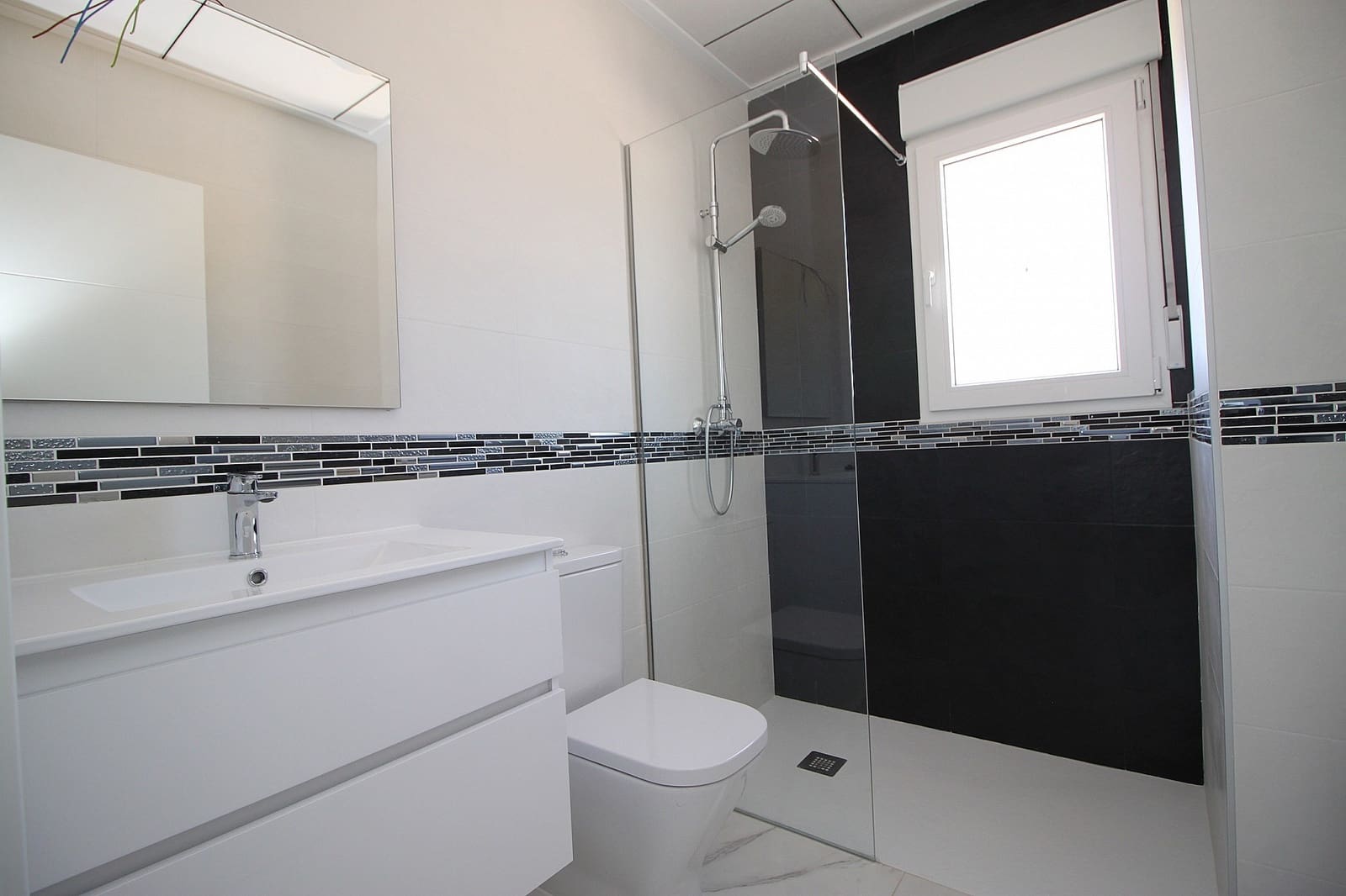 4 bedroom Villa for sale in Pinoso with pool garage - € 375,000 (Ref: 8397341)