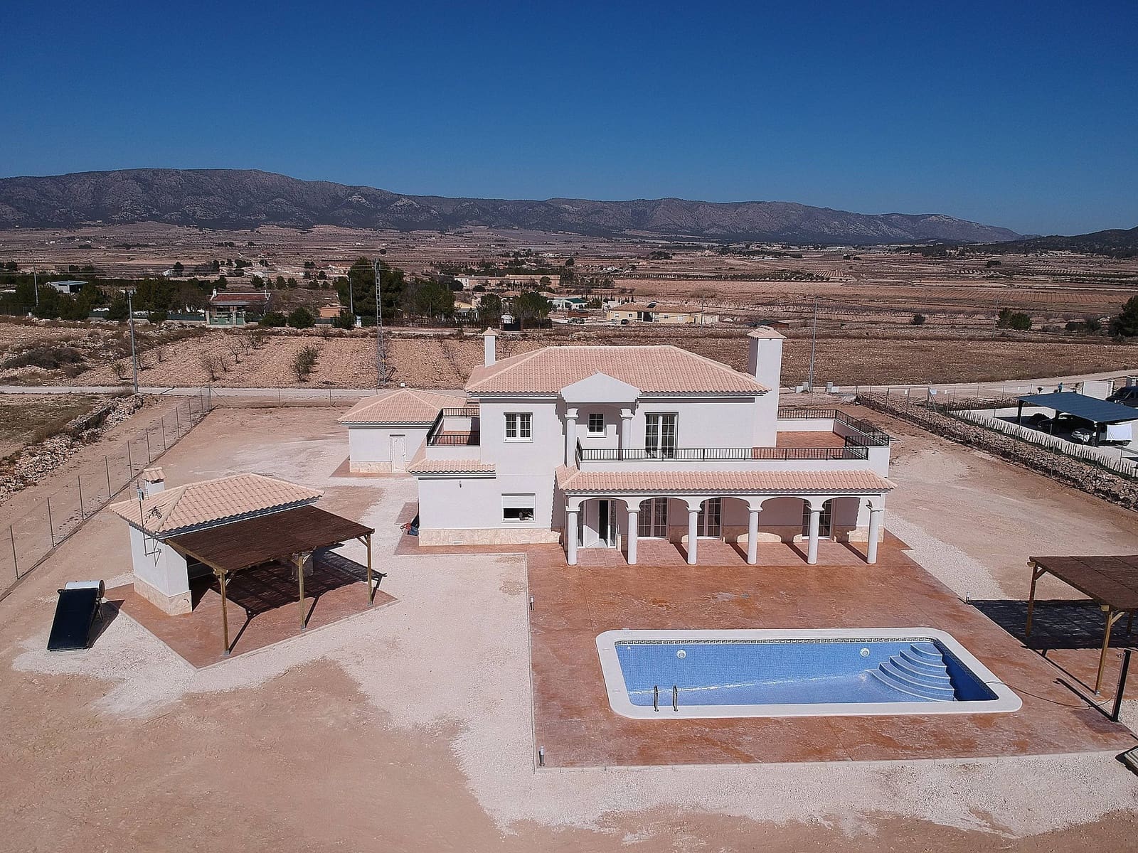 4 bedroom Villa for sale in Pinoso with pool garage - € 375,000 (Ref: 8397341)