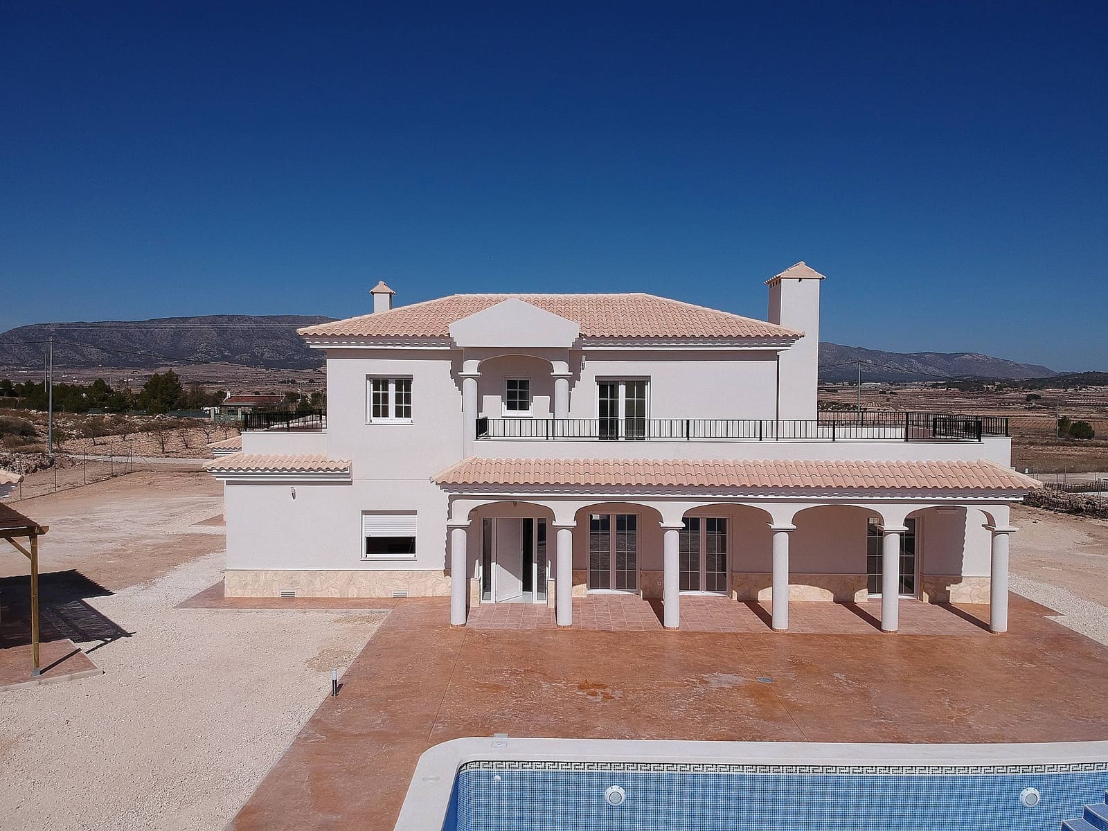 4 bedroom Villa for sale in Pinoso with pool garage - € 375,000 (Ref: 8397341)