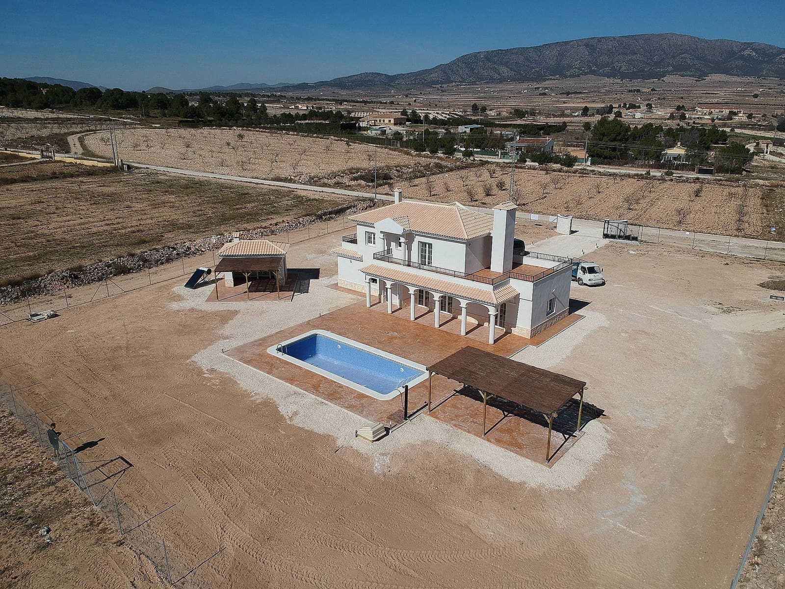 4 bedroom Villa for sale in Pinoso with pool garage - € 375,000 (Ref: 8397341)