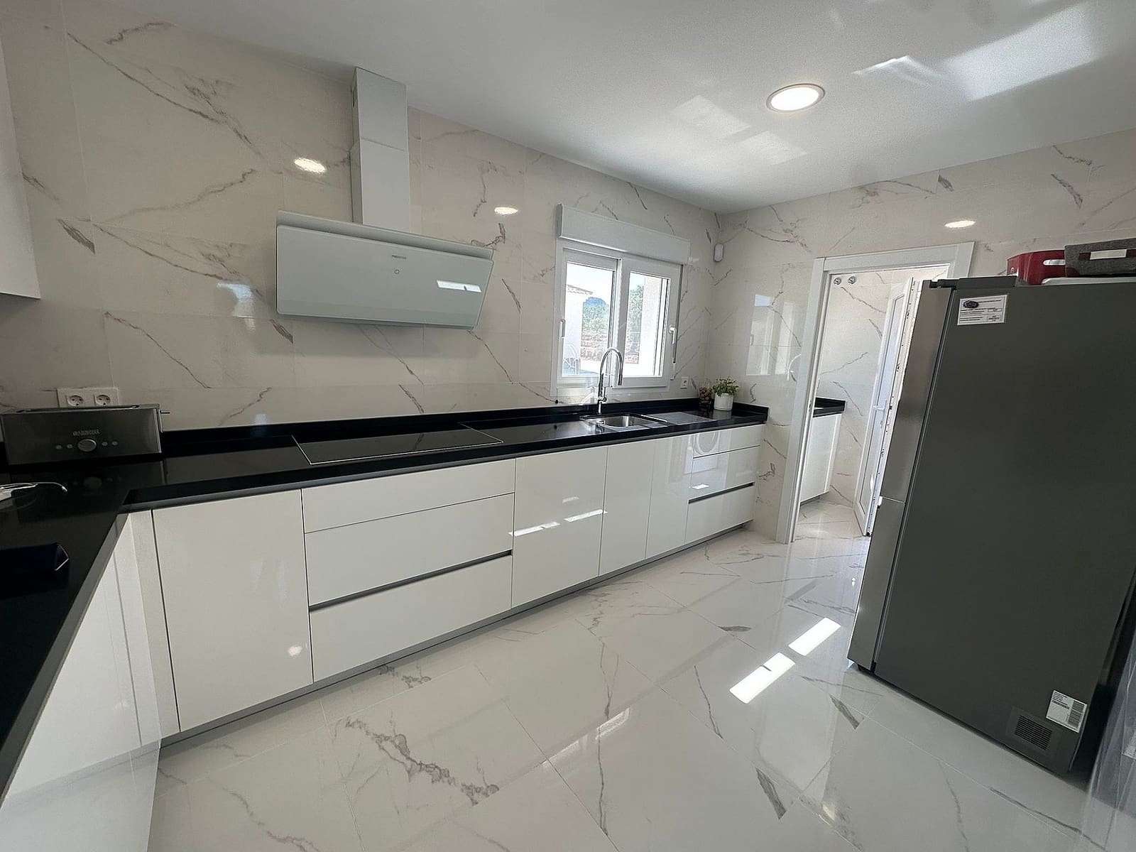 Chalet de 4 habitaciones en Pinoso en venta con piscina garaje - 423.000 € (Ref: 8397344)