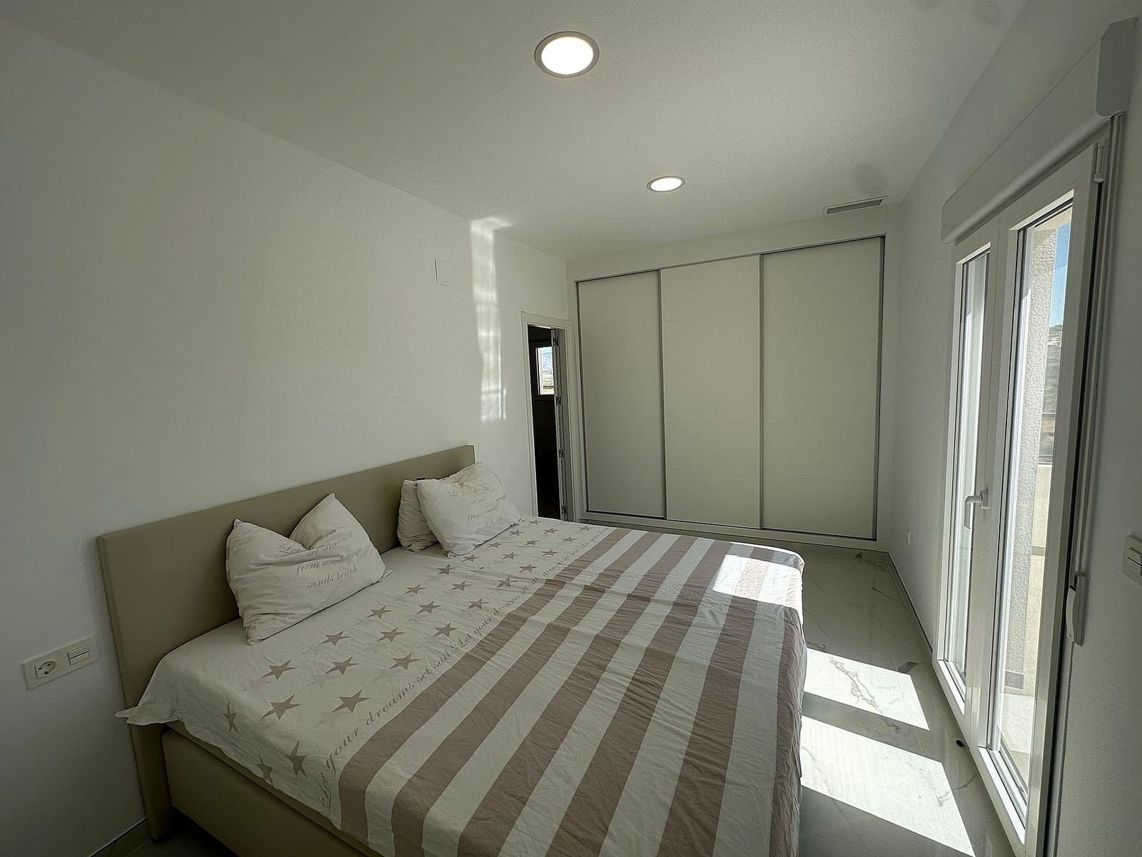 Chalet de 4 habitaciones en Pinoso en venta con piscina garaje - 423.000 € (Ref: 8397344)