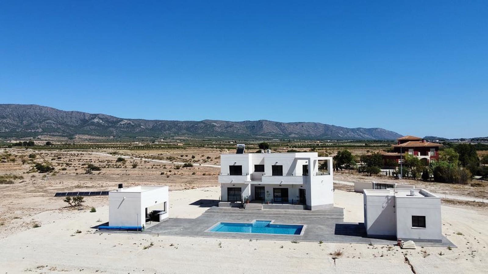 4 bedroom Villa for sale in Pinoso with pool garage - € 436,000 (Ref: 8397345)