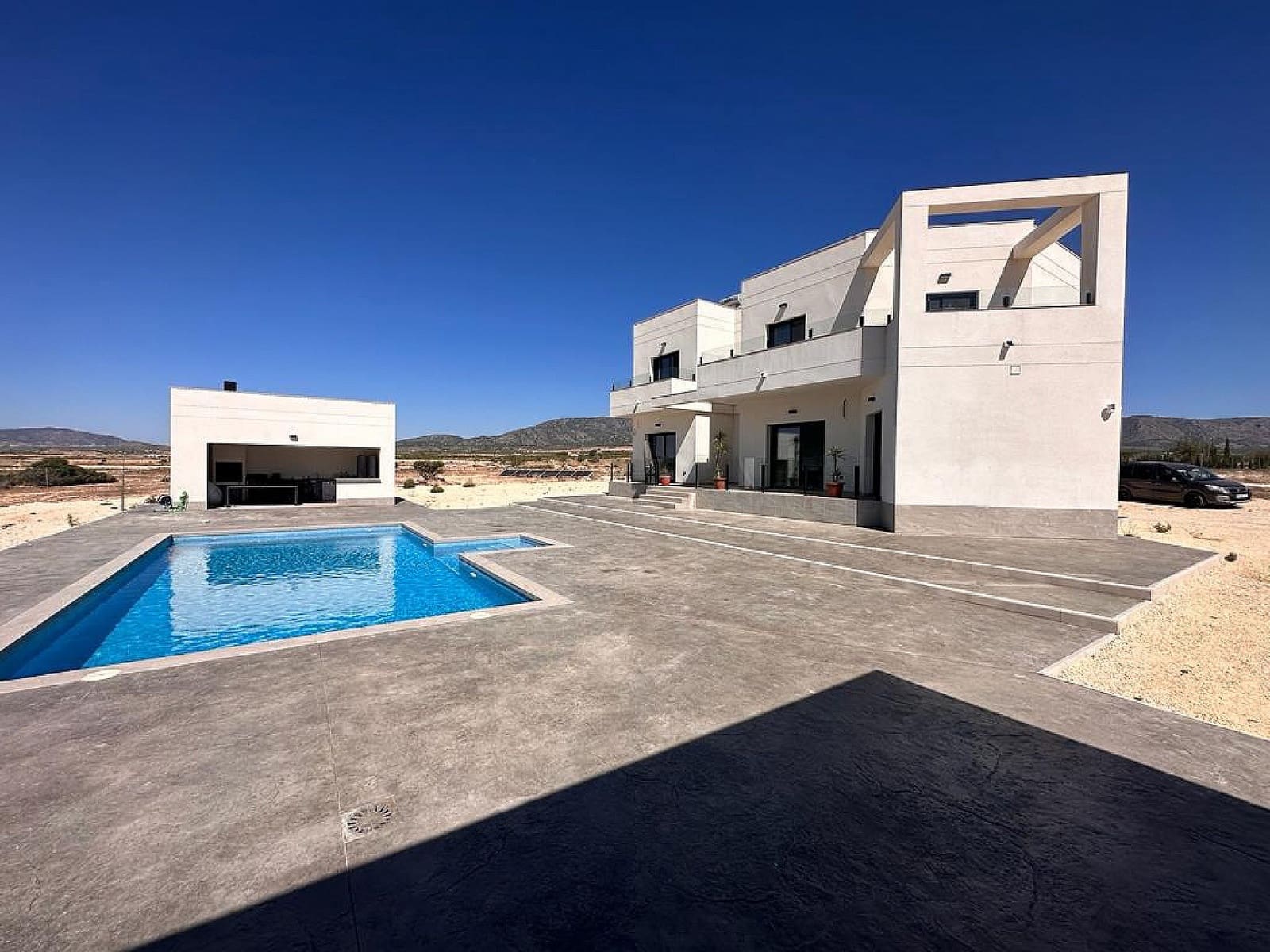 4 bedroom Villa for sale in Pinoso with pool garage - € 436,000 (Ref: 8397345)