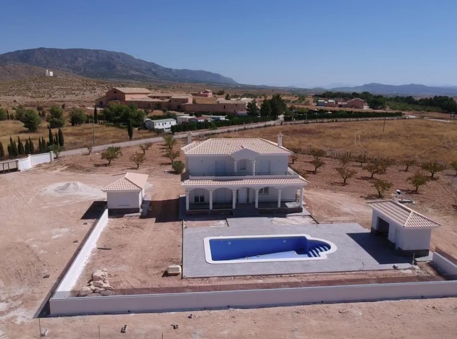 4 bedroom Villa for sale in Pinoso with pool garage - € 449,000 (Ref: 8397348)