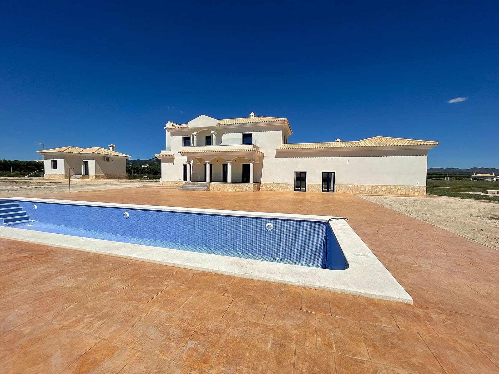 4 bedroom Villa for sale in Pinoso with pool - € 505,000 (Ref: 8397519)