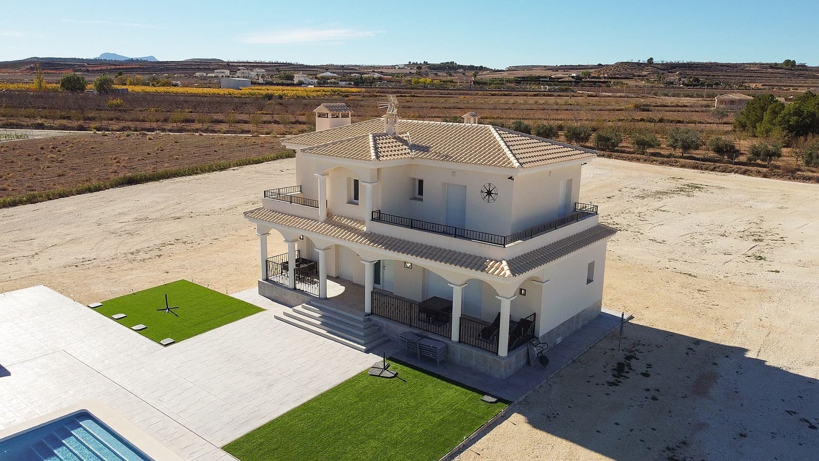 4 bedroom Villa for sale in Pinoso with pool - € 342,000 (Ref: 8397532)