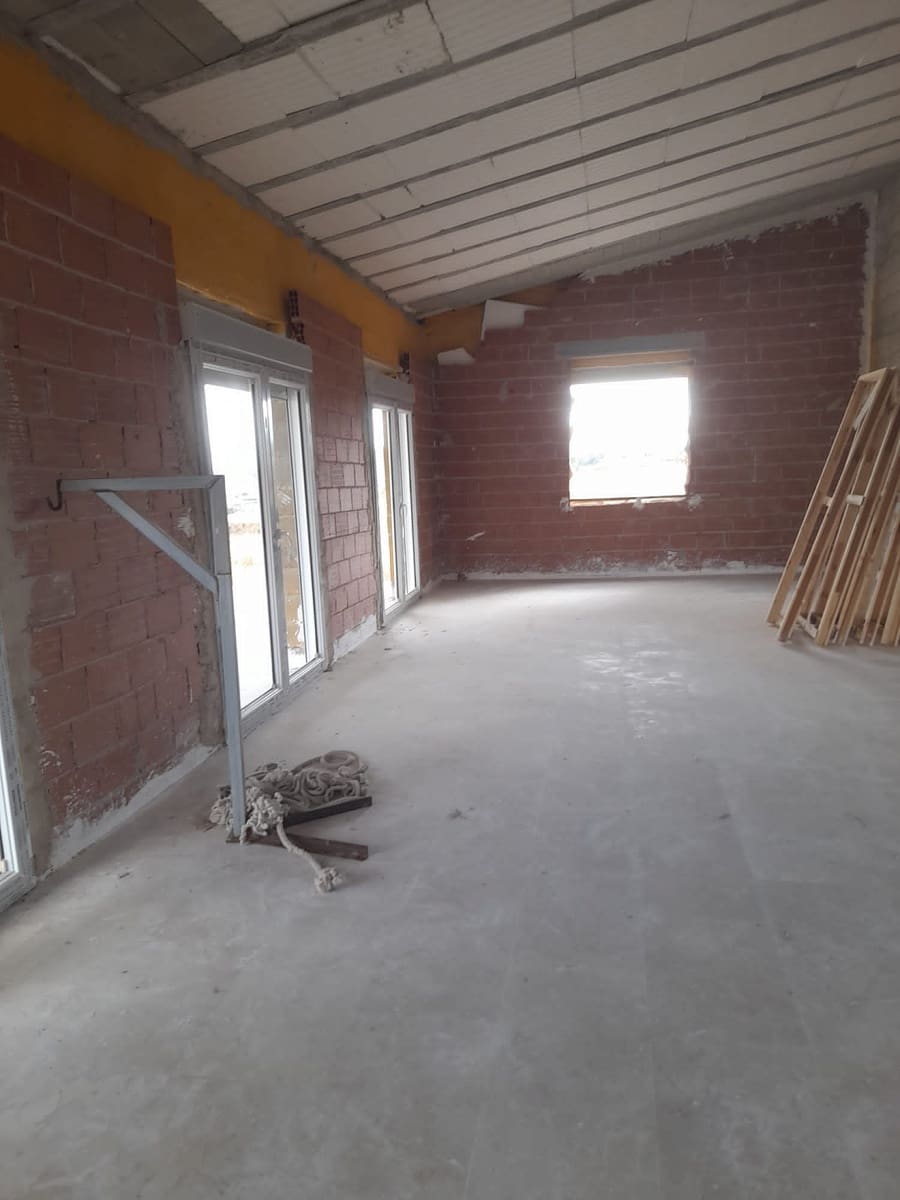 5 bedroom Villa for sale in La Romana with pool - € 405,000 (Ref: 8402050)