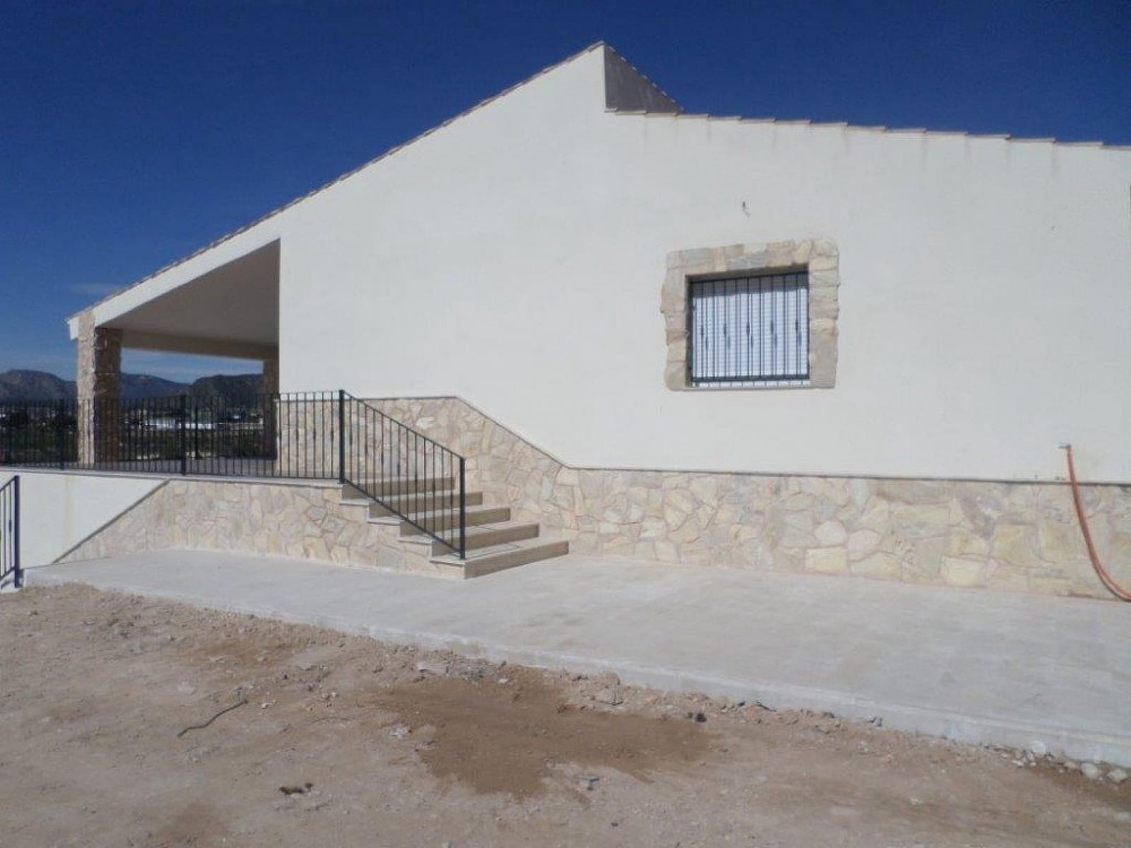 5 bedroom Villa for sale in La Romana with pool - € 405,000 (Ref: 8402050)