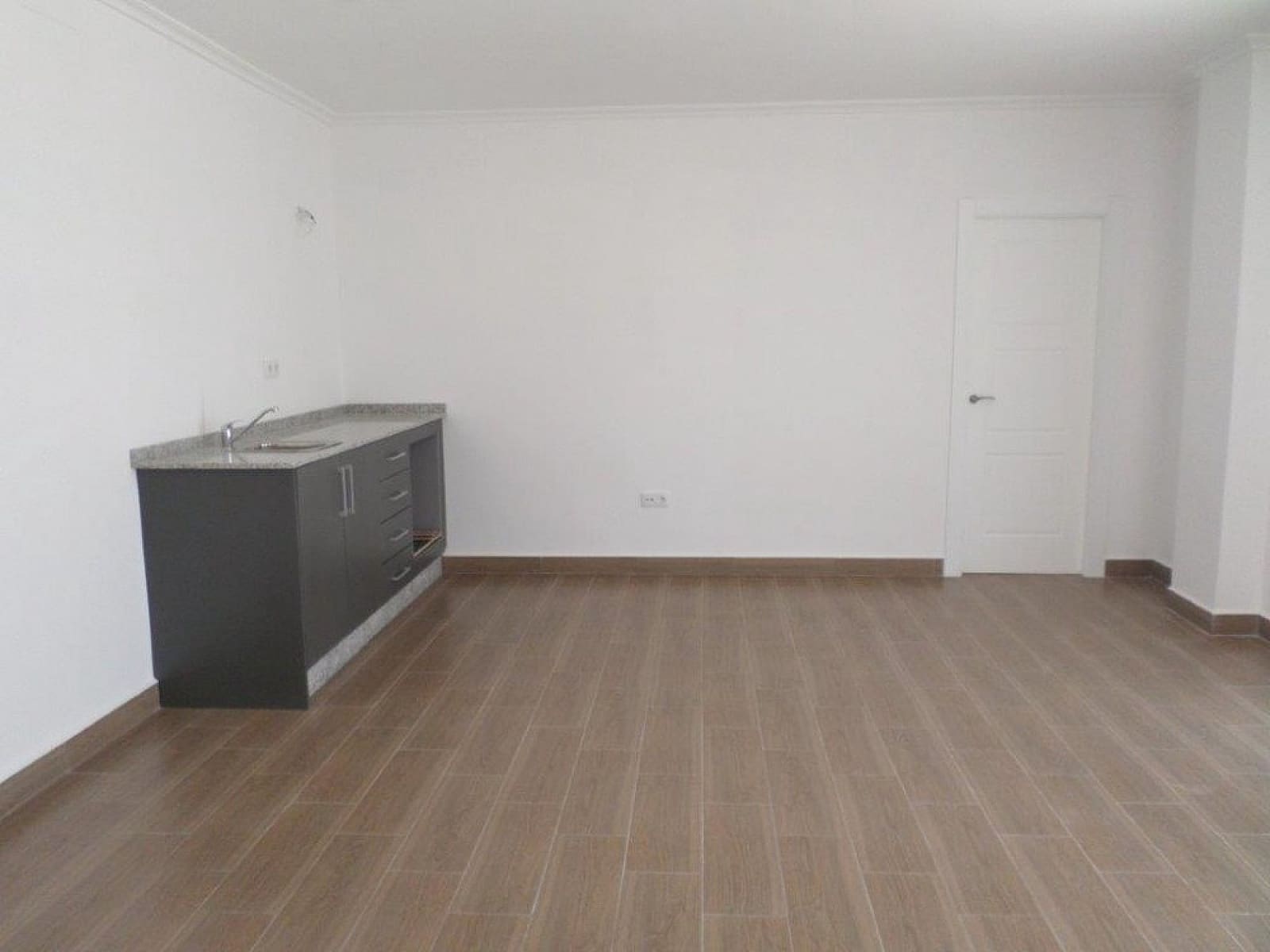 5 bedroom Villa for sale in La Romana with pool - € 405,000 (Ref: 8402050)