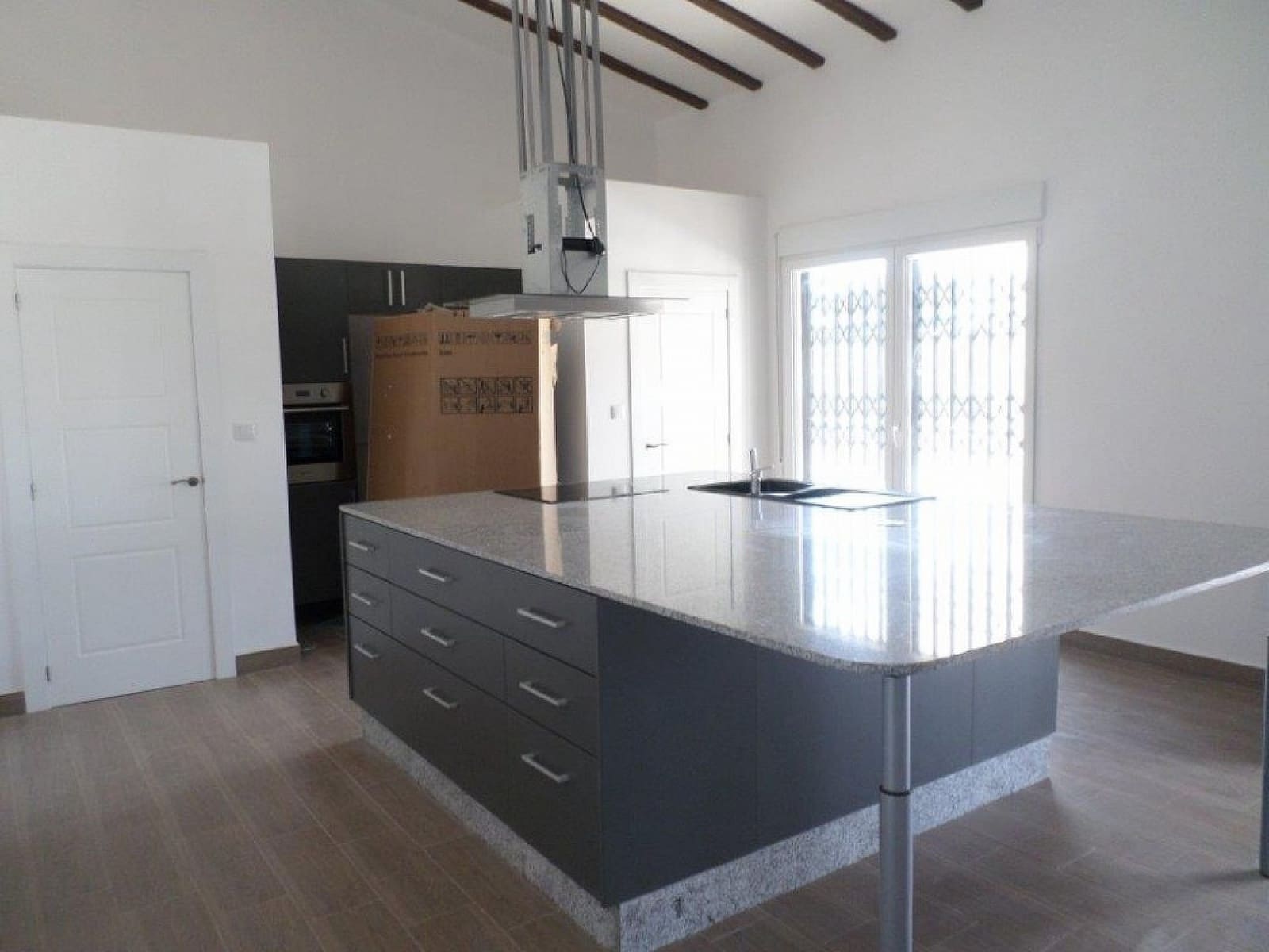 5 bedroom Villa for sale in La Romana with pool - € 405,000 (Ref: 8402050)