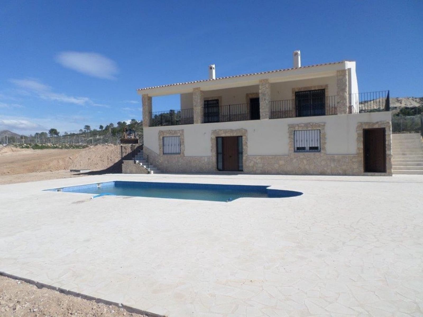 5 bedroom Villa for sale in La Romana with pool - € 405,000 (Ref: 8402050)