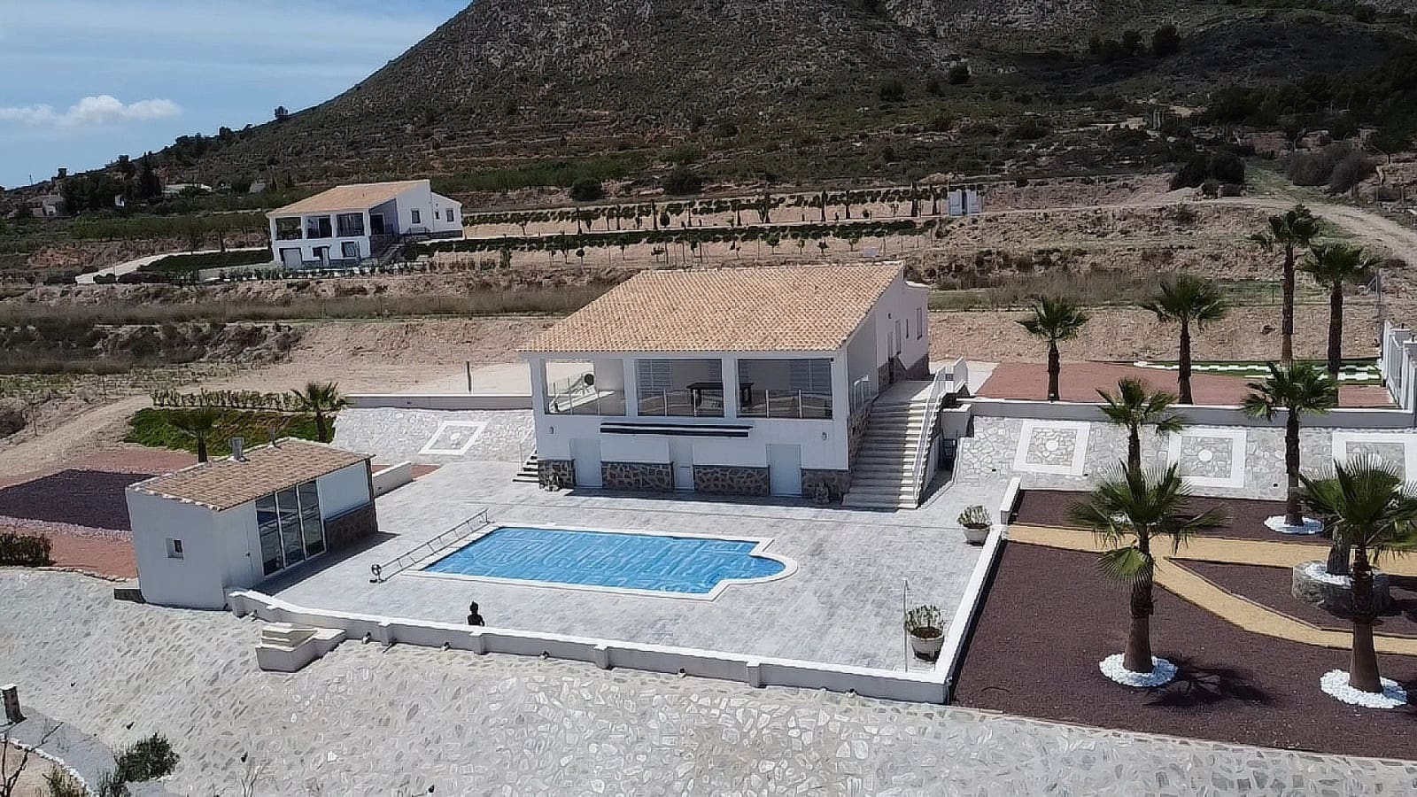 5 bedroom Villa for sale in La Romana with pool - € 405,000 (Ref: 8402050)