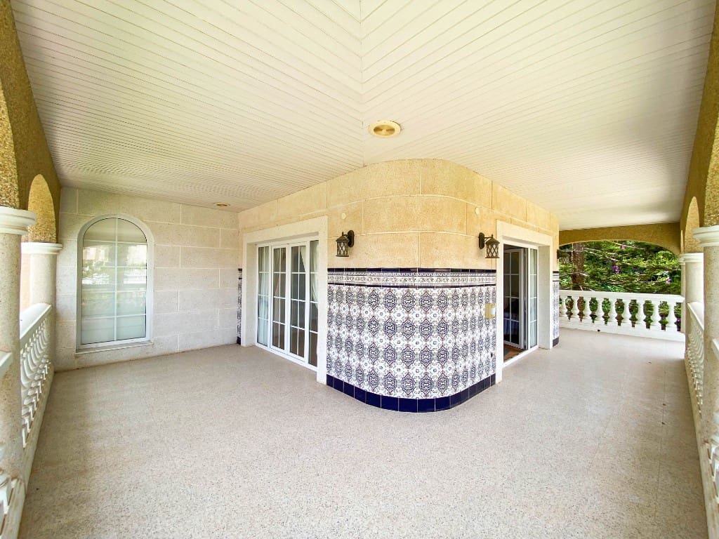 Chalet de 7 habitaciones en Villamartin en venta con piscina garaje - 1.120.000 € (Ref: 8451054)